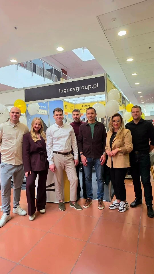 Drugi dzień Targów Mieszkaniowych w Galerii Gala za nami! 💛

Dziękujemy wszystkim, którzy odwiedzili nasze stoisko i zainteresowali się kolejnymi etapami Tu i Teraz! 🏡

Dziękujemy również organizatorom za świetne wydarzenie, a przede wszystkim naszemu fantastycznemu zespołowi Legacy, który stworzył tak fajną atmosferę przez te dwa dni! 🌼

To była przyjemność spędzić ten weekend razem z Wami!

Do zobaczenia w biurze Legacy i na budowie! 💛

 Bądź Tu i Teraz 💛

#świdnik 
#tuiteraz 
#lublin 
#galeriagalalublin 
#mieszkajpięknie
